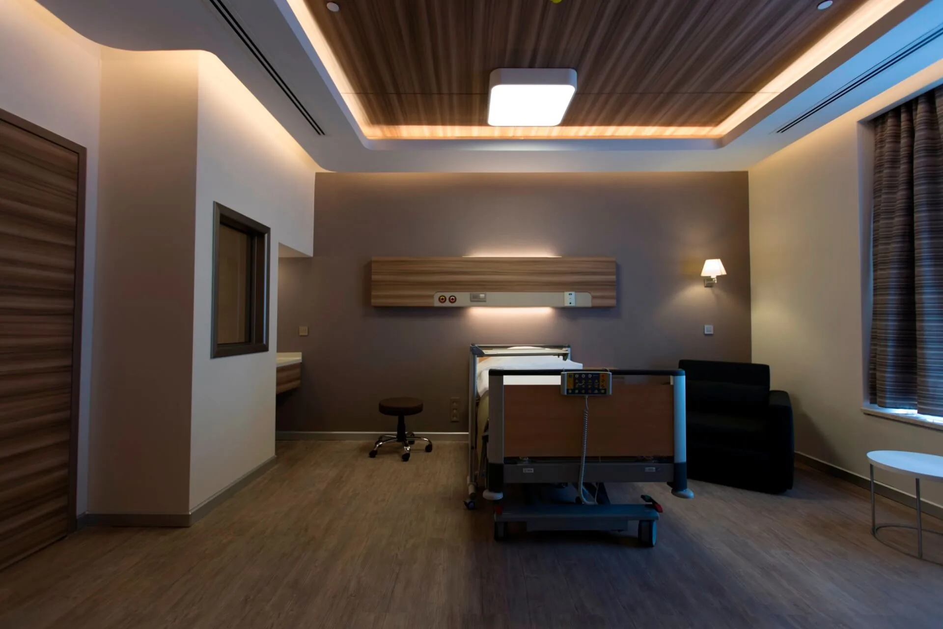 Suite lounge with kitchenette