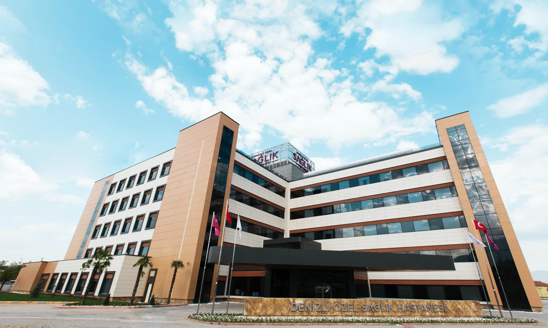 Denizli Özel Sağlık Hastanesi building exterior